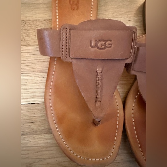 Women’s Ugg Gaila Sandals 6 - Picture 2 of 8